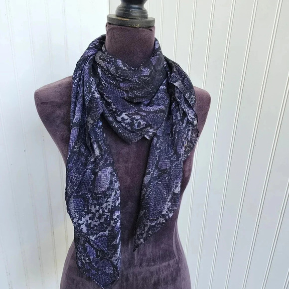 Scarf Purple Black Snake Reptile Animal Print Chiffon 41x41" Square Classic - Picture 1 of 8